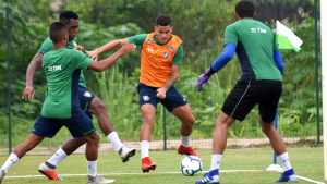 Fluminense negocia renovação de contrato de lateral-esquerdo