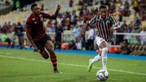 Presidente do Corinthians confirma interesse em Everaldo