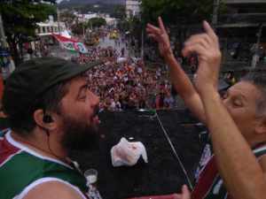 Com a presença de Romerito, bloco ‘Máquina Tricolor’ agita o carnaval em Nova Friburgo