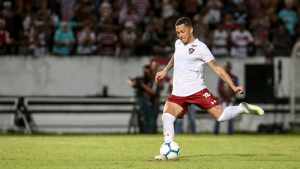 Pé torto: Em dois jogos contra o Santa Cruz, Flu finalizou quase 50 vezes e marcou apenas dois gols