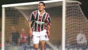 Em 2000, Magno Alves marcou cinco vezes e Flu goleou o Santa Cruz no Maracanã