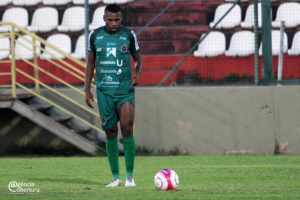 Campeão do Brasileiro Sub-20 em 2015, lateral retorna ao Flu e sonha com oportunidades