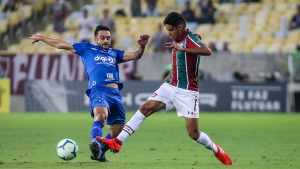 Diniz destaca bom desempenho de Léo Artur nos últimos jogos