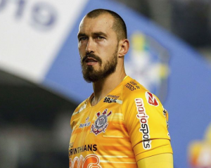 Ex-alvo do Fluminense, Walter acerta renovação com o Corinthians