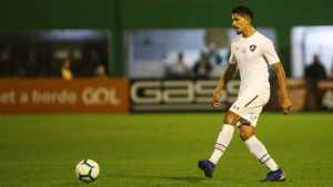 Após jogar improvisado na zaga, Yuri se coloca à disposição para ajudar
