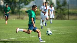 Cria de Xerém fala da responsabilidade de substituir Gilberto