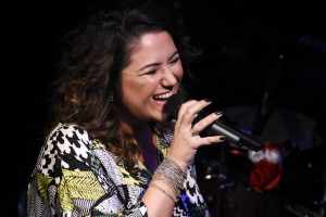 Vídeo – Veja trecho do emocionante show de Maria Rita em Laranjeiras