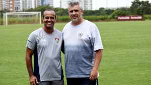 Atacante campeão carioca em 95 pelo Flu também marcou presença no treino deste sábado