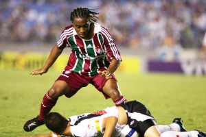 Volante campeão e formado pelo Fluminense visita CT de Xerém