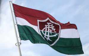 Outubro histórico: Mulheres hasteiam a bandeira do Fluminense no CDel