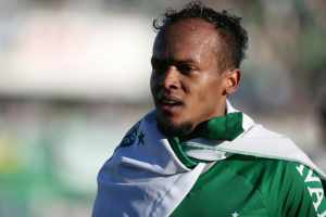 Chapecoense encaminha venda de lateral-esquerdo especulado no Fluminense