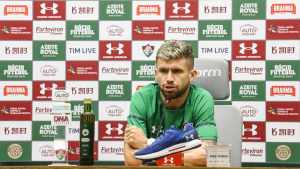 “Sempre que dá, sempre que tenho folga, assisto jogos do Flu”, revela Caio Henrique