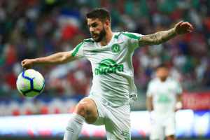 Alvo do Fluminense, atacante está a caminho de clube japonês