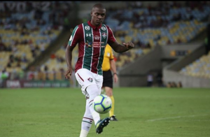 Lembra dele? Cria de Xerém, ex-zagueiro do Fluminense é anunciado pelo Londrina