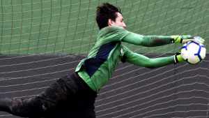 Pronto para a Copinha, goleiro valoriza experiência no profissional do Flu