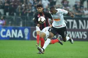 Zagueiro do Corinthians entra na mira do Fluminense, diz jornalista