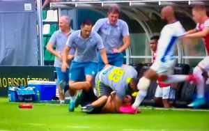Vídeo: Ex-tricolor, Bruno Silva protagoniza confusão em clássico catarinense