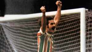 Vídeo – Em 1975, Rivellino estreava pelo Flu com “hat-trick” em um sábado de Carnaval