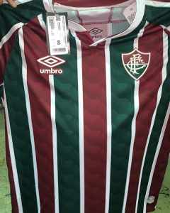 Internautas aprovam camisa tricolor feita pela Umbro