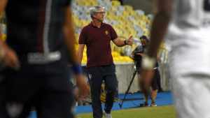 Odair combate empolgação, mas vê Flu em evolução e no caminho certo