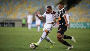 Podendo completar 100 jogos pelo Flu neste sábado, atacante aponta “roteiro ideal”