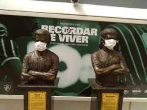 Com “bustos mascarados”, Flu lembra da obrigatoriedade do uso da máscara no Rio
