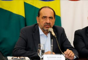 Ex-presidente do Atlético-MG e prefeito de BH detona ideia sobre retorno do futebol