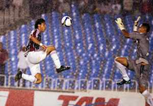 Fred reencontrará sua maior vítima com o manto tricolor no próximo domingo