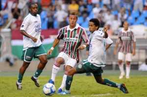 Aos 37 anos, ex-atacante tricolor rechaça aposentadoria no momento