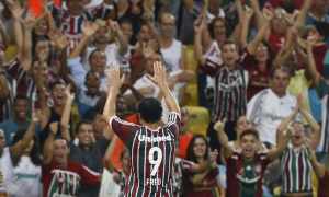 Camisa 9 anseia por reencontro com a torcida no estádio: “Doido para voltarem logo”