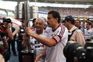 Eterno na história do Fluminense, Celso Barros é homenageado com nome de rua no Rio