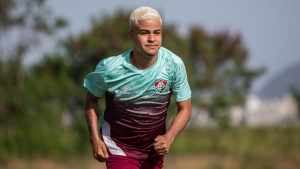 Dirigente tricolor explica poucas chances a Miguel em jogos finais contra o Fla