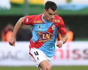 Em entrevista, lateral argentino admite possibilidade de defender o Flu