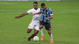 Luccas Claro comenta disputa por vaga na defesa tricolor