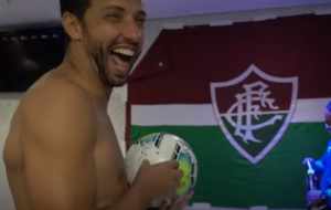 Discurso inflamado de Odair e bola do “hat-trick” assinada pelo elenco: Os bastidores da classificação