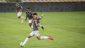 PVC comenta venda de Evanilson: “O Fluminense dos vitrais às vitrines”