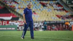 Apesar da derrota, Odair elogia segundo tempo do Flu contra o Fla