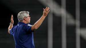 Vídeo – Que deselegante! Mano se recusa a cumprimentar Odair depois do jogo