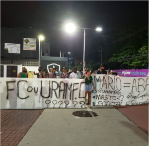 Protesto da torcida teve como principais alvos diretoria, Odair e Muriel