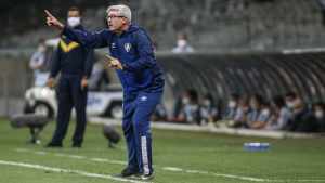 Odair vê dois grandes tempos do Flu e ressalta predomínio no primeiro