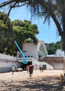 Rubro-negros entram nas Laranjeiras com a camisa do Fla e até tiram foto; Flu explica