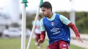 Diretoria do Fluminense estuda não renovar com Igor Julião