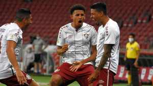 Lucca não vê falha de Lomba, seu ex-companheiro, em gol olímpico