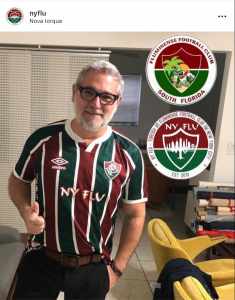 “Odair dançarino” recebe camisa do Flu de torcedores nos EUA