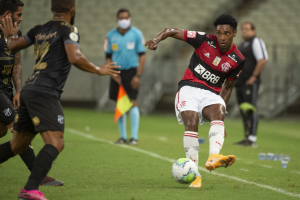 Especulado no Fluminense e agora livre no mercado, Vitinho teve excelentes números no Fla de Renato Gaúcho em 2021