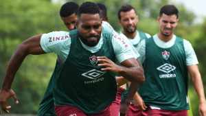 Defensor valoriza presença de um volante de contenção para proteger a zaga