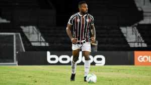 Liberado de treino para ir ao velório do pai, Luccas Claro tem presença incerta no jogo