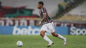Sem espaço no time principal e treinando com o sub-23, Marcos Paulo vai deixando o Flu pela porta dos fundos