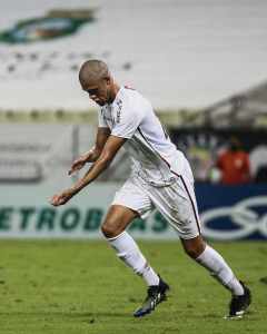 Autor de um dos gols do Flu sobre o Ceará, Samuel vibra: “É um sonho de criança”