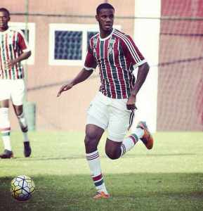 Zagueiro revelado pelo Flu ganha ação contra o clube na Justiça